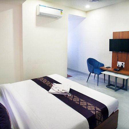 Hotel The Marion Nashik Exterior photo