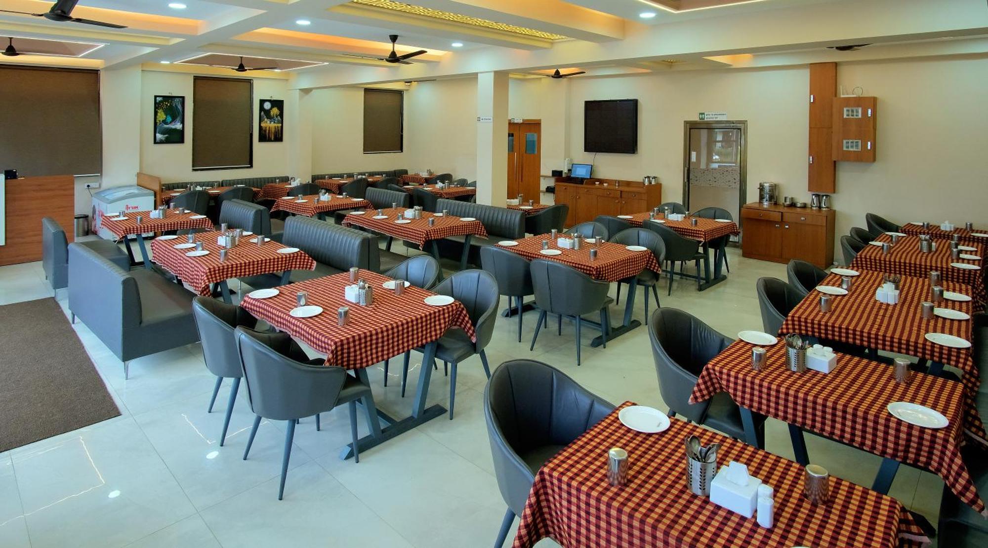 Hotel The Marion Nashik Exterior photo